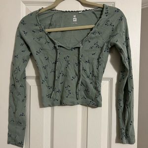 PacSun Me to We light green lettuce edge long sleeve front tie top.